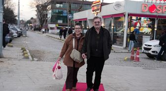 Düzce Belediyesinden çiftlere kırmızı halılı 'Sevgililer Günü' sürprizi