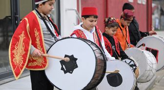 Düzce'de çocuklar ramazanı davullar eşliğinde karşıladı