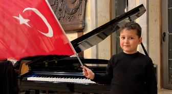 Düzce'de İstiklal Marşı'nın kabulünün 105. yılında yapılan sosyal deney duygulandırdı