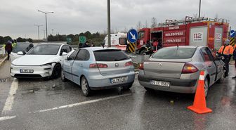 Edirne'de 3 aracın karıştığı kazada 2 kişi yaralandı