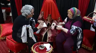 Edirne'de "evlilik kredisi" alan çiftler huzurevi sakinleriyle kına gecesinde buluştu