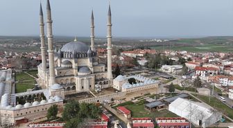 Edirne'deki Ramazan Sokağı sahura kadar süren programlarla ayın coşkusunu yaşatacak