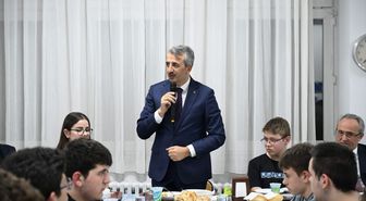 Edirne Valisi Sezer, iftar programında lise öğrencileriyle buluştu