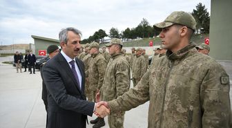 Edirne Valisi Sezer, sınır karakolundaki Mehmetçikle bayramlaştı