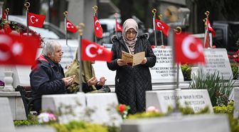 Edirnekapı Şehitliği'nde bayram arifesi yoğunluğu