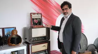 Eğitimcinin çalışır durumdaki nostalji radyoları kültürel hafızayı bugüne taşıyor