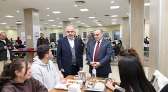 Erciyes Üniversitesi Rektörü Altun öğrencilerle iftarda buluştu