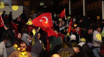 ERÜ Rektörü Altun, milli maç heyecanını öğrencilerle yaşadı