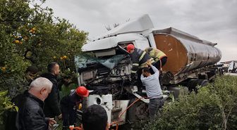Erzin ilçesinde tırla çarpışan tankerdeki 2 kişi yaralandı