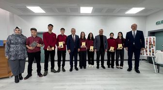 Erzurum Cumhuriyet Anadolu Lisesi kütüphanesine 182 kitap kazandırıldı