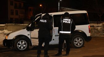 Erzurum'da hassas burunlu köpeklerin desteğiyle narkotik uygulama yapıldı