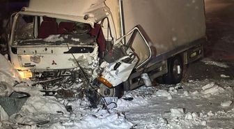 Erzurum'da iki kamyonetin çarpıştığı kazada sürücülerden 1'i öldü, diğeri yaralandı