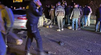 Erzurum'da otomobilin park halindeki araca çarptığı kazada 5 kişi yaralandı