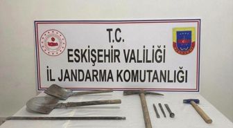 Eskişehir'de kaçak kazı yapan 3 kişi suçüstü yakalandı