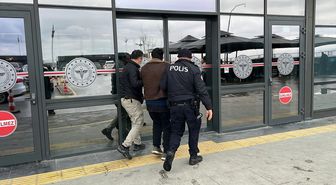 Eskişehir'de otobüs durağında uyuşturucu madde kullanan zanlı yakalandı