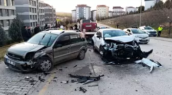 Eskişehir'de zincirleme trafik kazasında 6 kişi yaralandı
