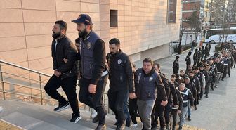 Eskişehir merkezli yasa dışı bahis ve dolandırıcılık operasyonunda yakalanan zanlılardan 32'si tutuklandı