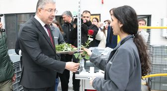 Eskişehir Valisi Yılmaz, kadın fabrika işçilerini ziyaret etti