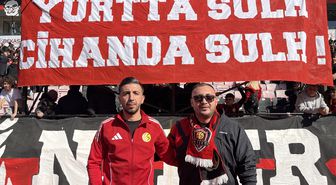 Eskişehirspor taraftarı İspanya'da gündem olan 'Espana' bestesiyle takımlarını destekledi