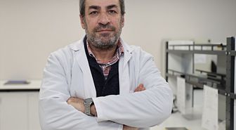 Evlerde içilen sigaranın evcil hayvanlara zararı araştırıldı