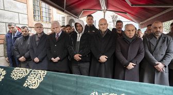 Fatih'te 2 binanın çökmesi sonucu hayatını kaybeden kadının cenazesi toprağa verildi