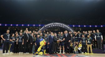 Fenerbahçe Beko kupasını aldı