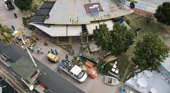 Fethiye sahil bandında imara aykırı eklentiler yıkılıyor