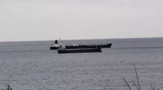 Fırtına uyarısı üzerine yük gemileri Sinop'un doğal limanına demirledi