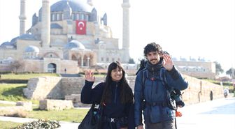 Fransız gezginler otostopla çıktıkları dünya turunda Edirne'ye hayran kaldı