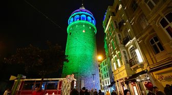Galata Kulesi 28 Şubat Nadir Hastalıklar Günü dolayısıyla aydınlatıldı