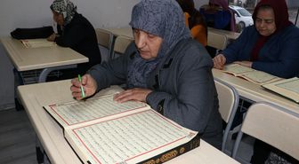 Gaziantepli Hamide teyze, 70 yaşında Kur'an-ı Kerim okumayı başardı