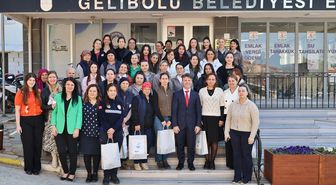 Gelibolu Başkanı Soyuak, belediye personelinin 8 Mart Dünya Kadınlar Günü'nü kutladı