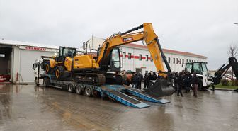 Gelibolu Belediyesi araç filosunu 5 iş makinesiyle genişletti