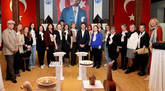 Gelibolu'da 'Sanatta Tek Yürek' karma sergisi açıldı