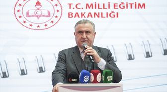 Gençlik ve Spor Bakanı Osman Aşkın Bak, güreş turnuvasının açılış törenine katıldı