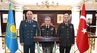 Genelkurmay Başkanı Orgeneral Bayraktaroğlu, Kazakistan Kara Kuvvetleri Komutanı Tuğgeneral Kuchekbayev'i kabul etti