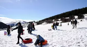 Giresun'da doğa tutkunları Kümbet Yaylası'ndaki kar festivalinde bir araya geldi