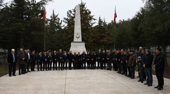 Gümüşhacıköy'de Şehitleri Anma Günü ve Çanakkale Deniz Zaferi'nin 111. yıl dönümü dolayısıyla tören düzenlendi