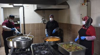 Gümüşhane Belediyesince ramazan ayında vatandaşlara sıcak yemek ulaştırılıyor