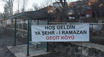 Gümüşhane'de hayırsever köylüler 18 yıldır yoldan geçenlere iftar veriyor