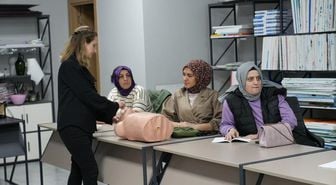 Gürsu'da hasta yaşlı bakım kursu devam ediyor