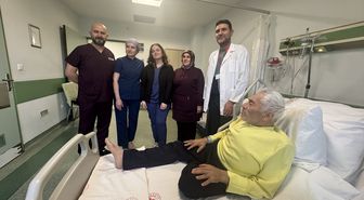 Güvercin göğsü ve skolyozu bulunan hastanın aort damarı kalbi 3 saat durdurularak değiştirildi