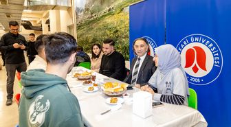Hakkari Üniversitesi Rektörü Gençcelep, iftarda öğrencilerle bir araya geldi