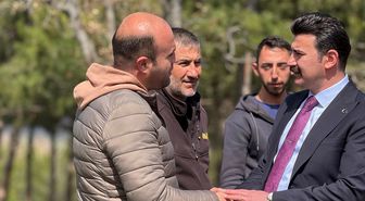 Hamamözü Kaymakamı Ertuğrul Arslan öğrencilerle fidan dikti