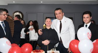 Hatay'da 50 yaşına giren down sendromlu için sürpriz doğum günü kutlaması yapıldı