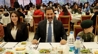 Hatay'da depremlerde öksüz ve yetim kalan çocuklara iftar verildi