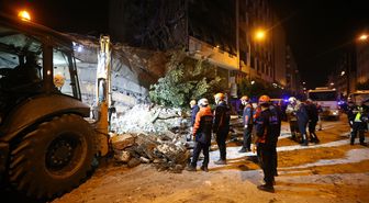 İskenderun'da Yıkım Sırasında Bina Çöktü