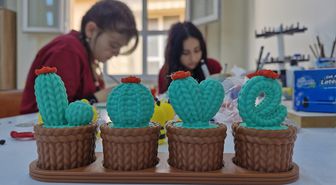 Hatay'da liseliler hem meslek öğreniyor hem gelir elde ediyor