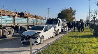 Hatay'da zincirleme trafik kazasında 5 araçta hasar oluştu