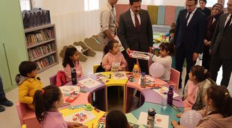 Hatay Valisi Masatlı, yeniden inşa edilen kütüphanede incelemelerde bulundu